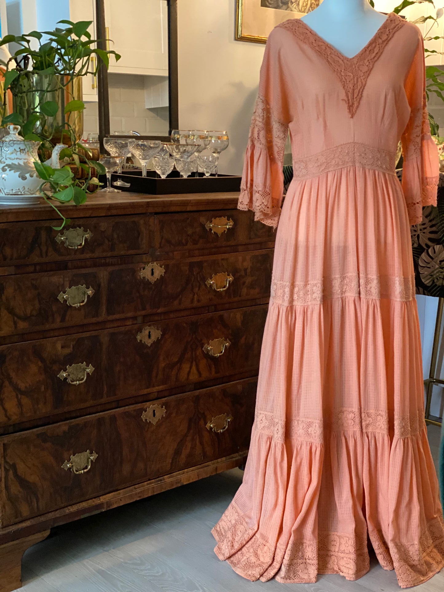 1940s Mexican Peach Cheesecloth Dress, Lace detail and full skirt. Swishy gorgeousness.